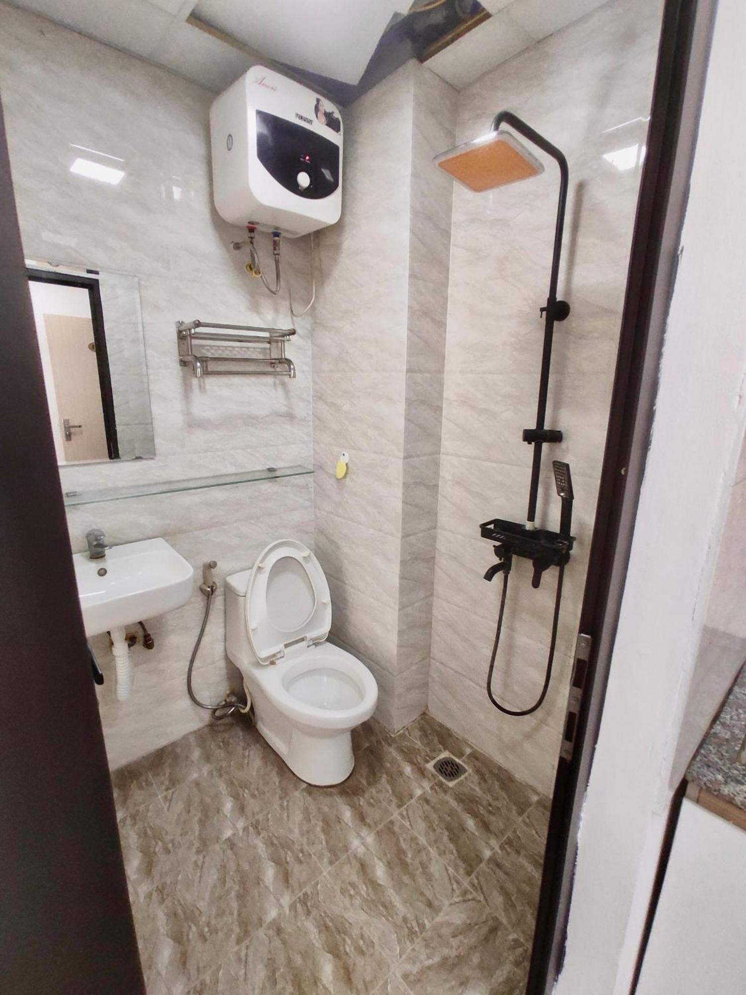 Era Apartment Ham Long Hanoi Buitenkant foto