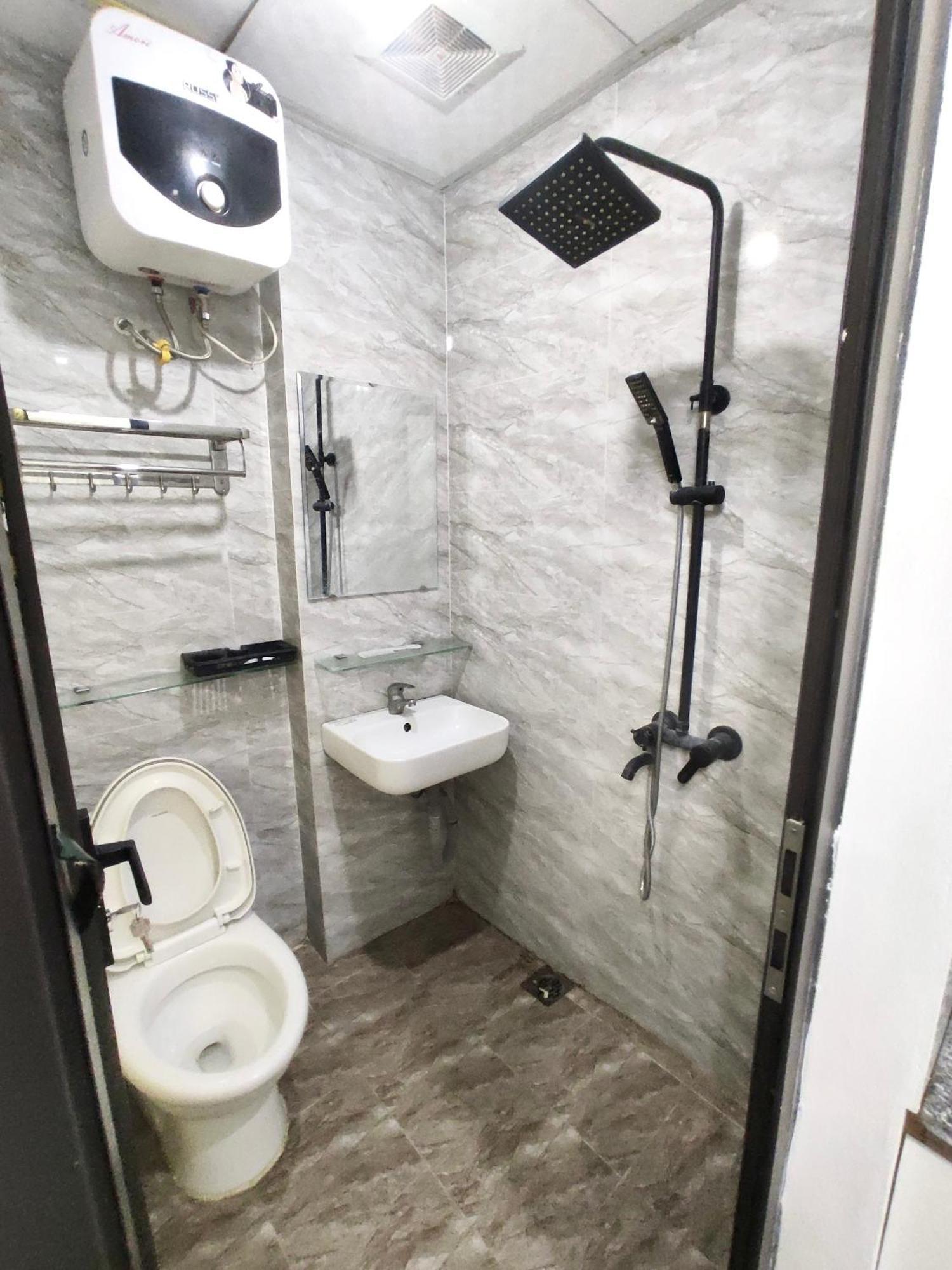 Era Apartment Ham Long Hanoi Buitenkant foto