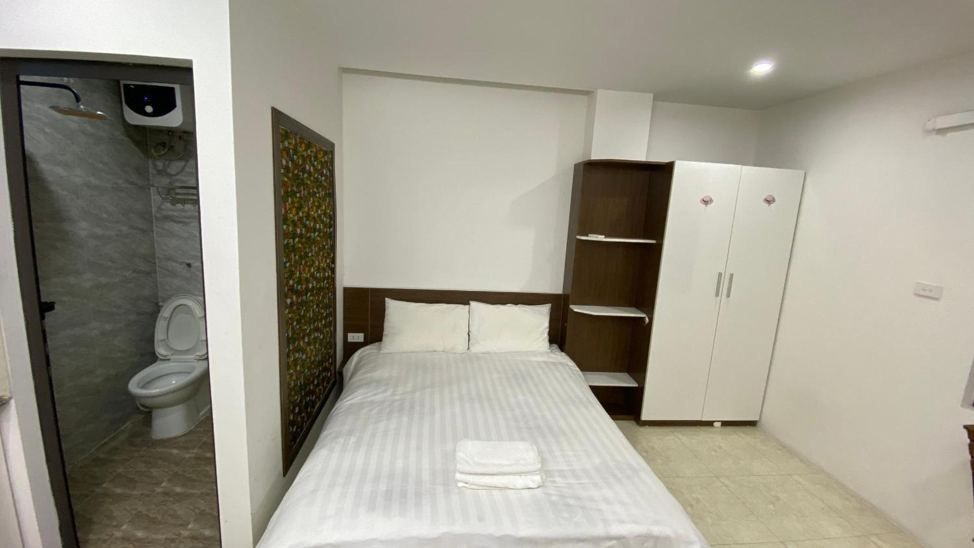 Era Apartment Ham Long Hanoi Buitenkant foto