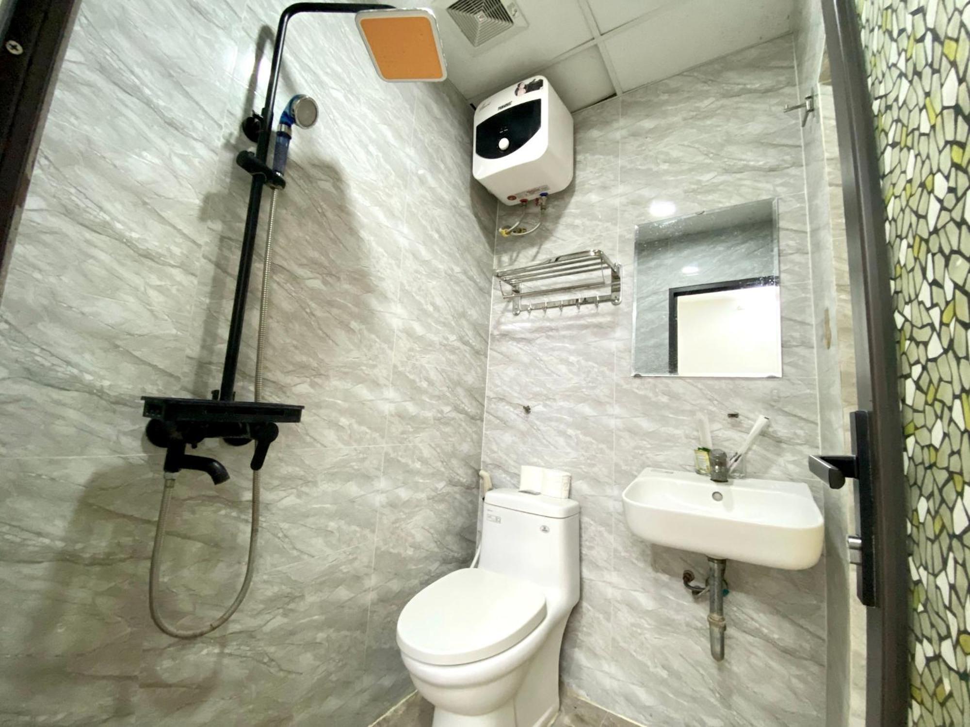 Era Apartment Ham Long Hanoi Buitenkant foto