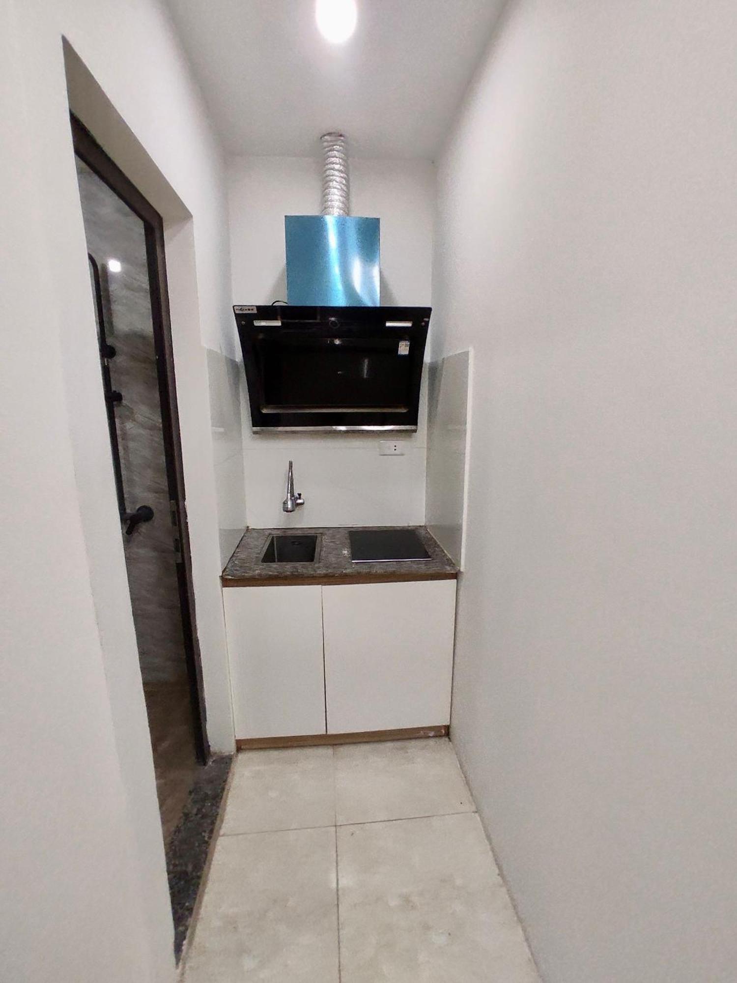 Era Apartment Ham Long Hanoi Buitenkant foto