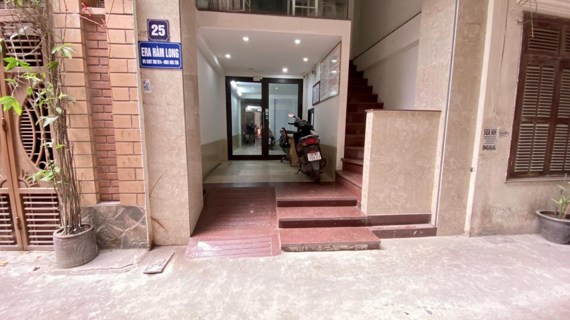 Era Apartment Ham Long Hanoi Buitenkant foto